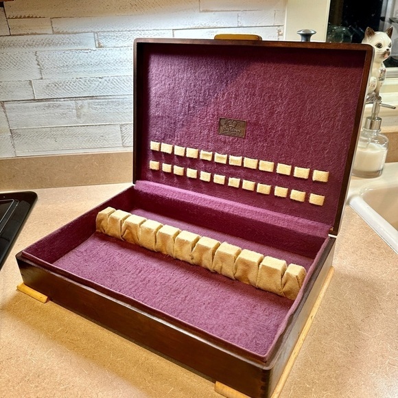 VINTAGE, KING EDWARD, EXQUISITE SILVERPLATE, ANTI-TARNISH CHEST. - Picture 15 of 15